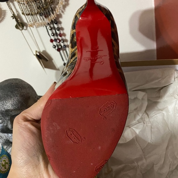 Red bottoms - Picture 4 of 4